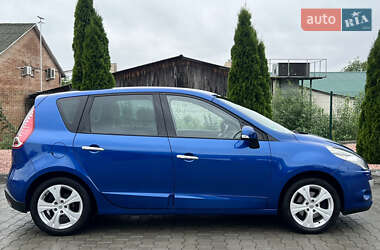 Минивэн Renault Scenic 2010 в 