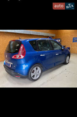 Минивэн Renault Scenic 2010 в 