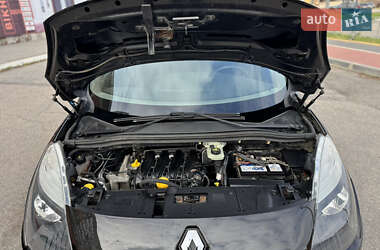 Мінівен Renault Scenic 2010 в 