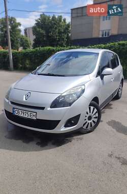 Минивэн Renault Scenic 2010 в 