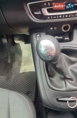 Минивэн Renault Scenic 2010 в 