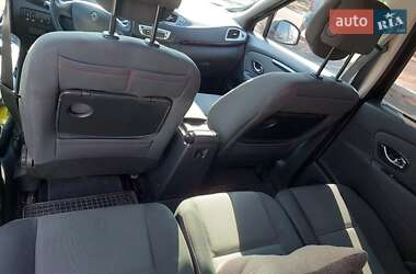 Минивэн Renault Scenic 2012 в 
