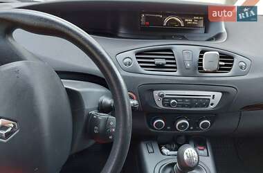Минивэн Renault Scenic 2012 в 
