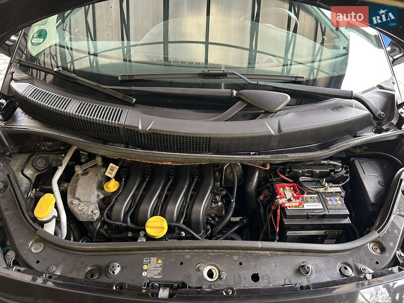 Минивэн Renault Scenic 2006 в Александрие