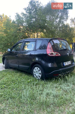 Минивэн Renault Scenic 2010 в 