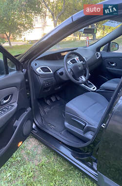 Минивэн Renault Scenic 2010 в 