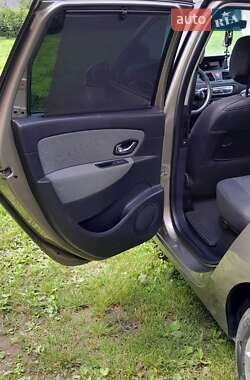 Минивэн Renault Scenic 2011 в 