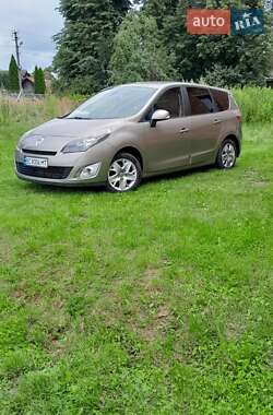 Минивэн Renault Scenic 2011 в 