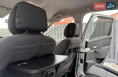 Минивэн Renault Scenic 2012 в 