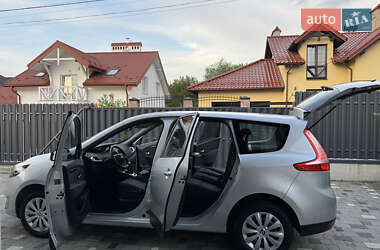 Минивэн Renault Scenic 2012 в 