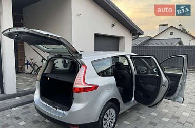 Минивэн Renault Scenic 2012 в 