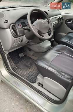 Минивэн Renault Scenic 2002 в 