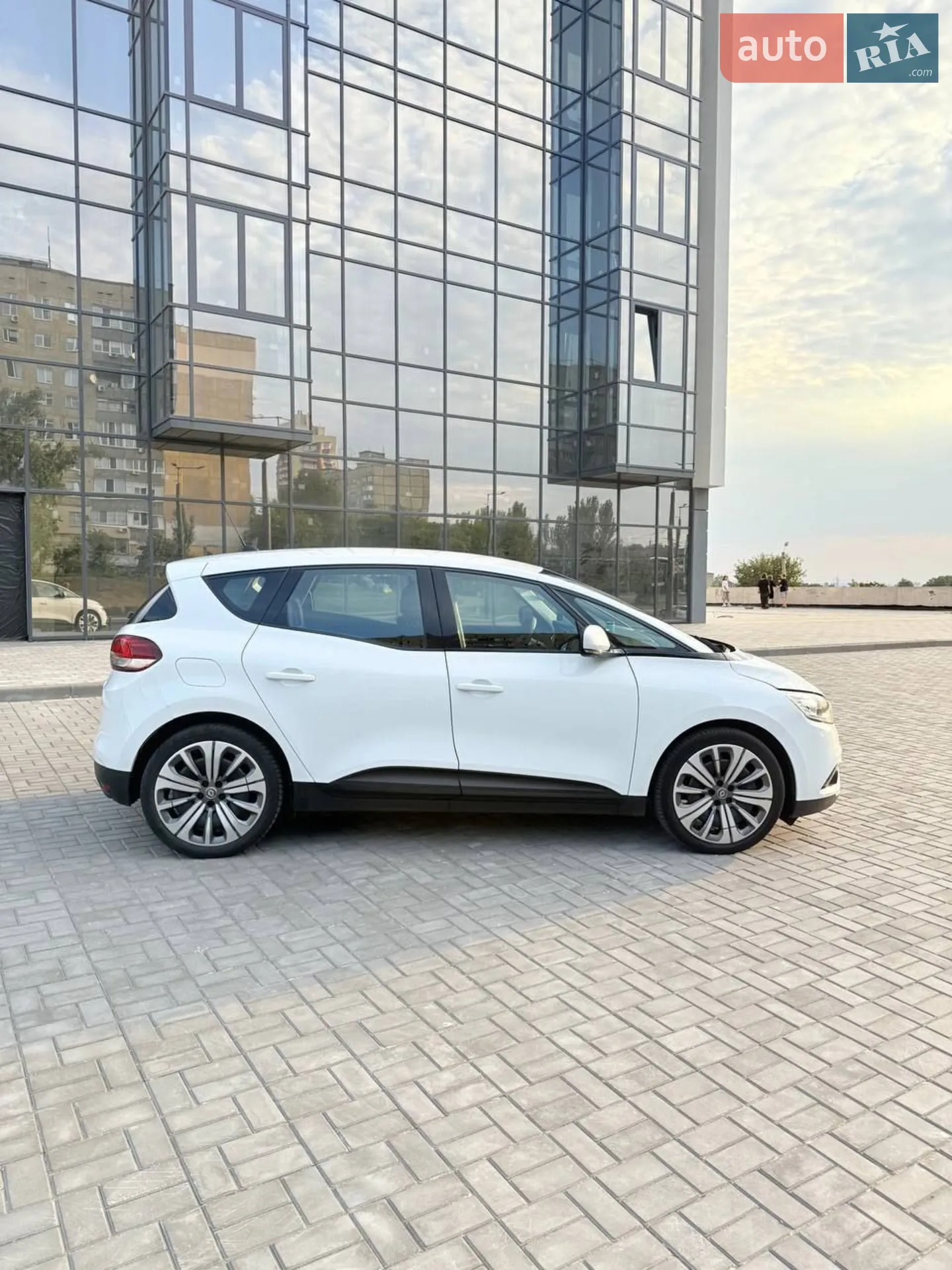 2018 Renault Scenic - мініатюра 8