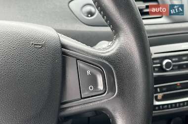 Минивэн Renault Scenic 2013 в 
