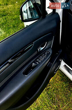 Минивэн Renault Scenic 2011 в 