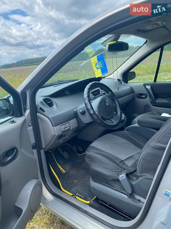 Минивэн Renault Scenic 2003 в Вараше