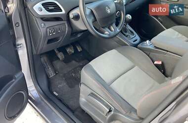 Минивэн Renault Scenic 2013 в 