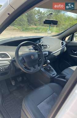 Минивэн Renault Scenic 2014 в 