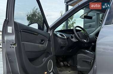 Минивэн Renault Scenic 2010 в 