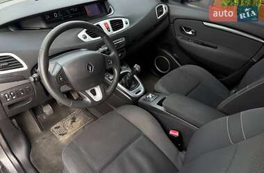 Минивэн Renault Scenic 2010 в 