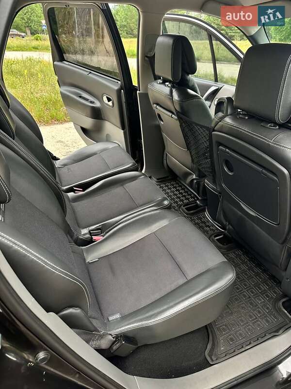 Минивэн Renault Scenic 2006 в Вараше