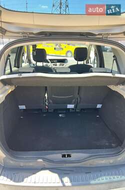 Минивэн Renault Scenic 2011 в 