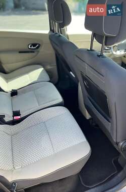 Минивэн Renault Scenic 2011 в 