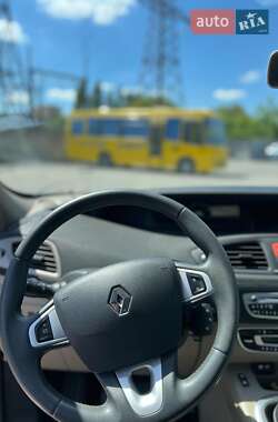 Минивэн Renault Scenic 2011 в 
