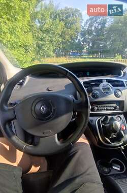 Минивэн Renault Scenic 2004 в 