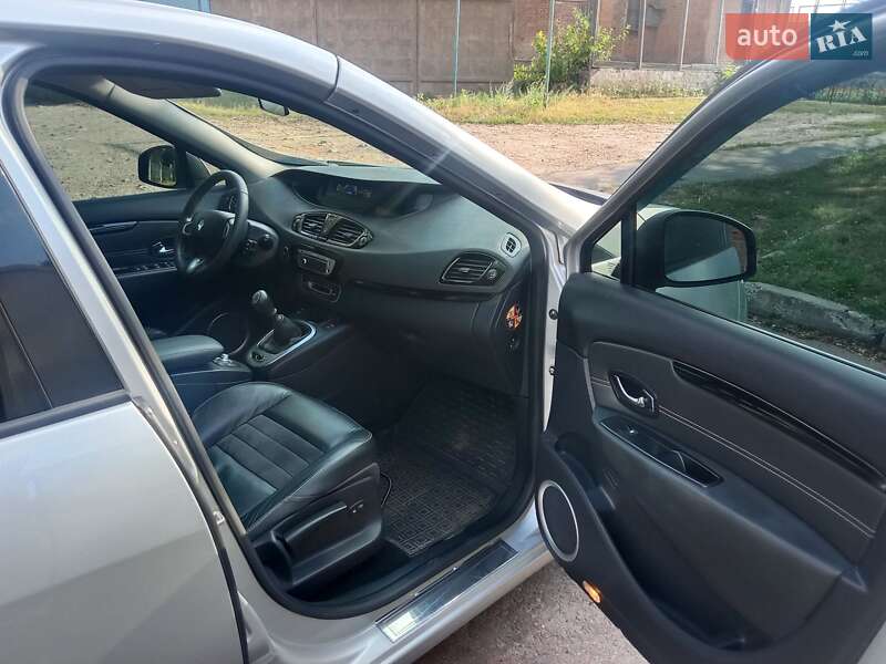 Минивэн Renault Scenic 2011 в Ромнах
