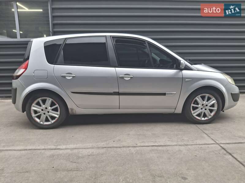 Минивэн Renault Scenic 2005 в Скнилове