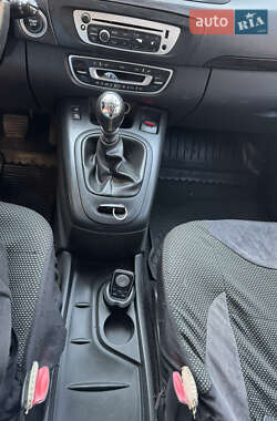Минивэн Renault Scenic 2012 в 