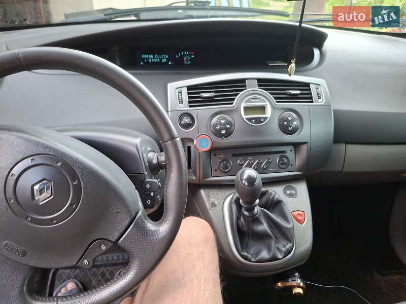Минивэн Renault Scenic 2005 в Скнилове