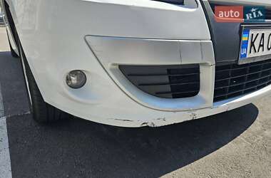 Минивэн Renault Scenic 2010 в 