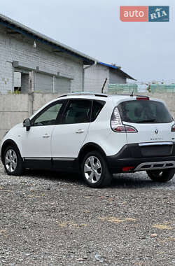 Минивэн Renault Scenic 2015 в 