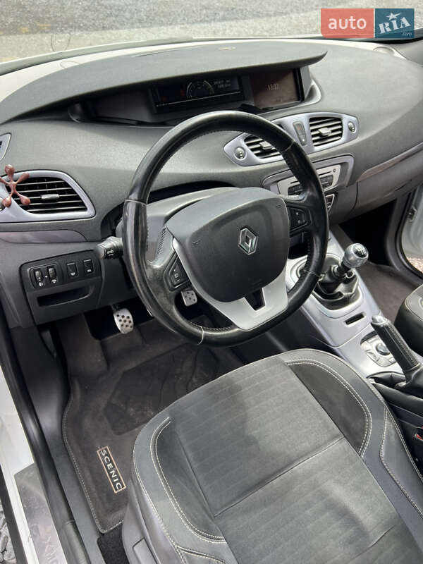 Минивэн Renault Scenic 2015 в Ровно