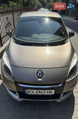 Минивэн Renault Scenic 2012 в 