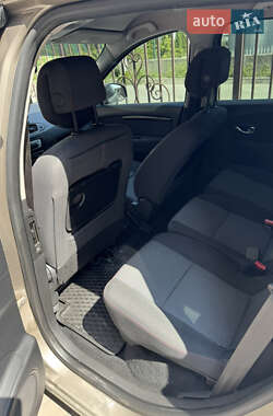 Минивэн Renault Scenic 2012 в 
