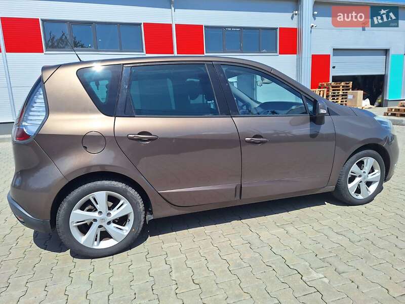 Минивэн Renault Scenic 2013 в Нововолынске