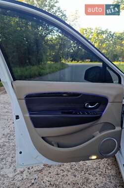 Минивэн Renault Scenic 2011 в 