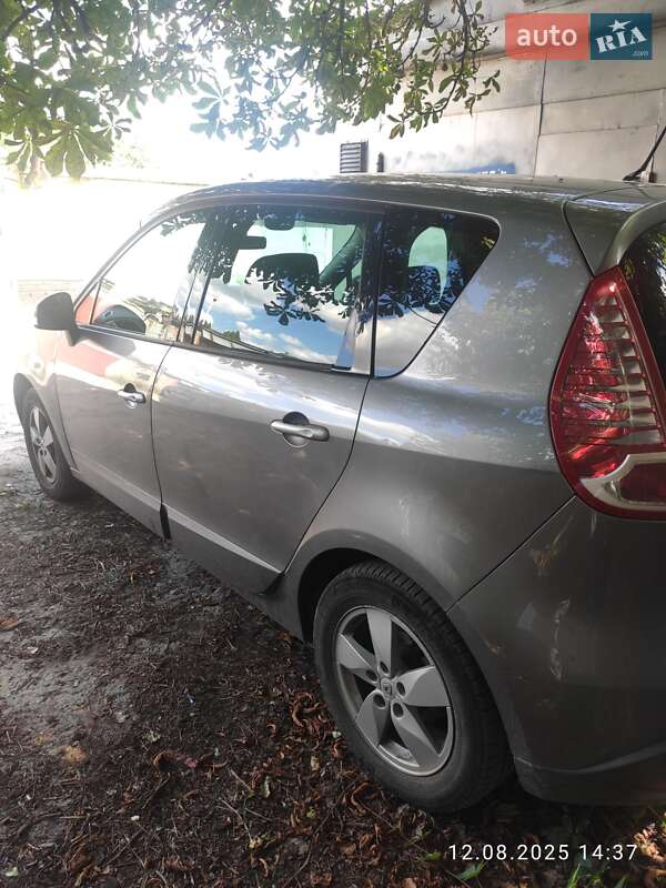 Минивэн Renault Scenic 2009 в Вараше