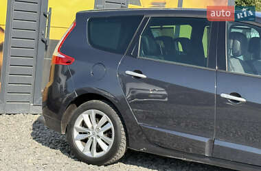 Минивэн Renault Scenic 2011 в 