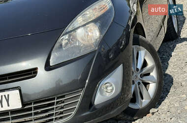 Минивэн Renault Scenic 2011 в 
