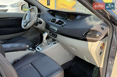 Минивэн Renault Scenic 2011 в 