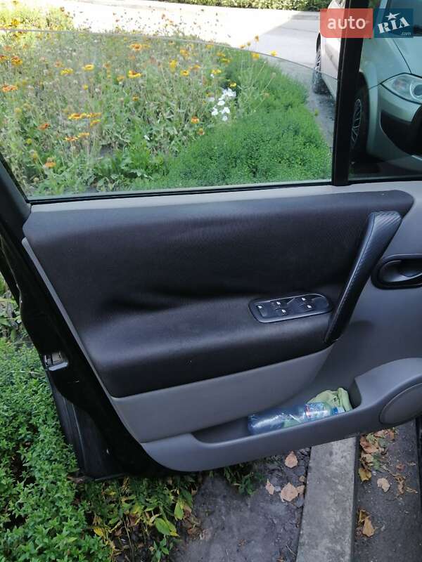 Минивэн Renault Scenic 2004 в Нетешине