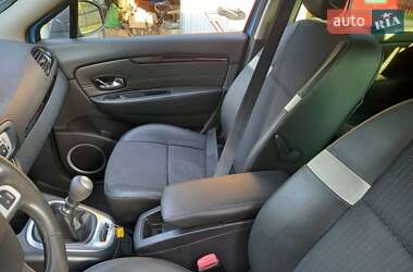 Минивэн Renault Scenic 2012 в 