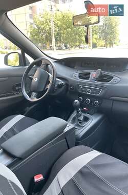 Минивэн Renault Scenic 2009 в 