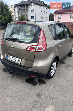 Минивэн Renault Scenic 2009 в 