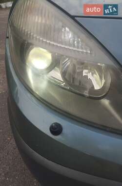 Минивэн Renault Scenic 2004 в 