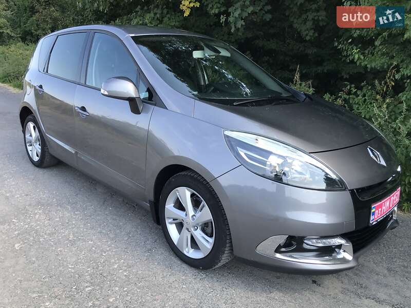 Минивэн Renault Scenic 2012 в 